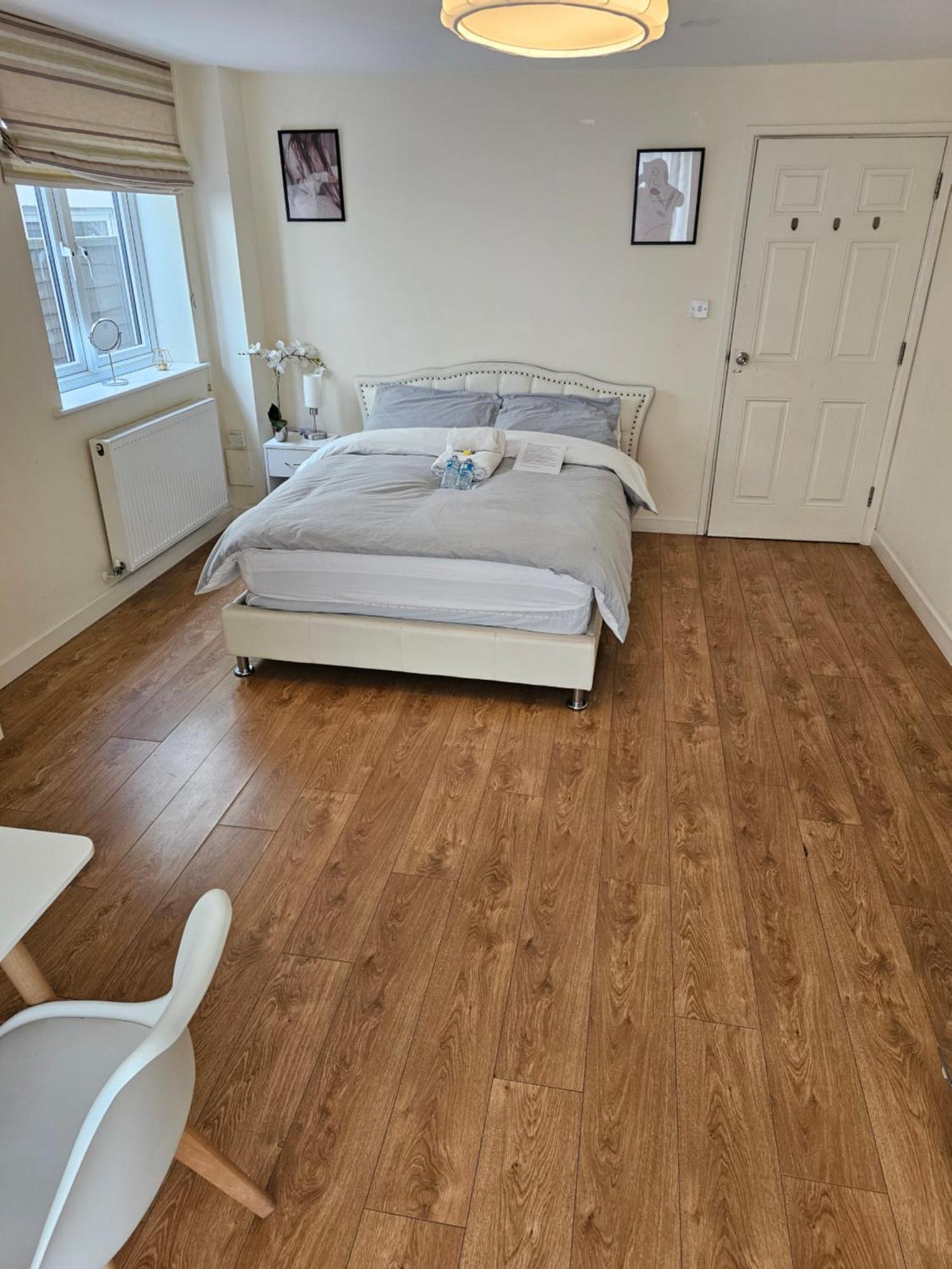 Extra Large Bedroom Дартфорд Екстер'єр фото