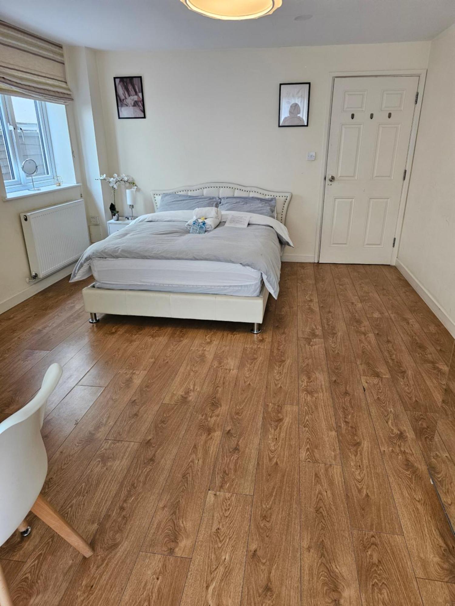 Extra Large Bedroom Дартфорд Екстер'єр фото