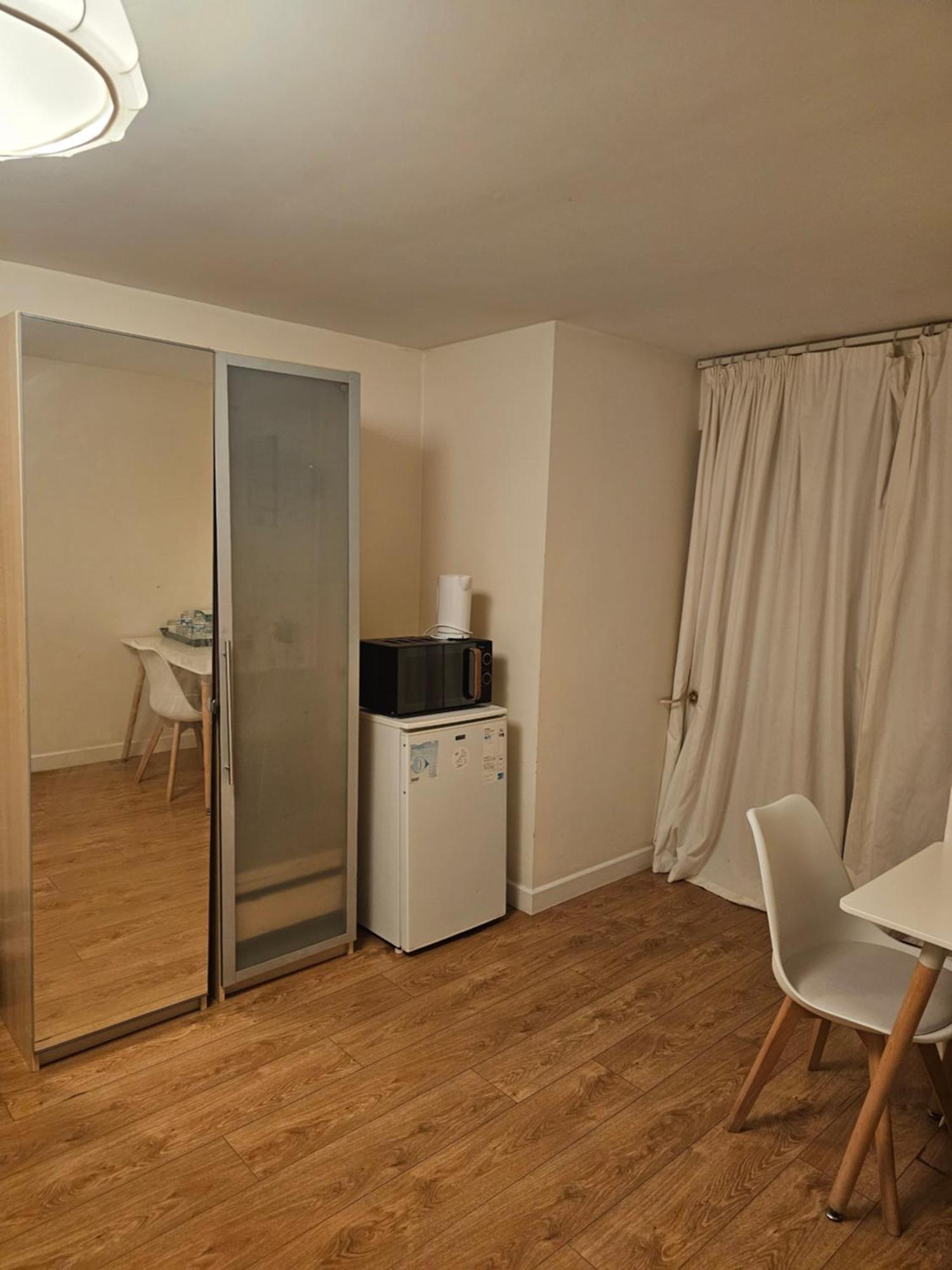 Extra Large Bedroom Дартфорд Екстер'єр фото